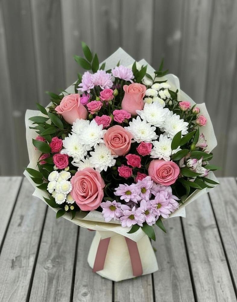 Букет цветов из: Альстромерии, Гвоздики, Розы и Хризантемы в Староминской