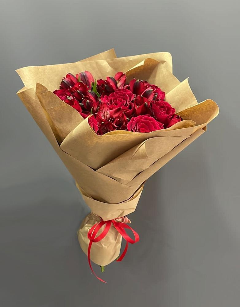 Букет цветов из: Альстромерии и Розы в Староминской