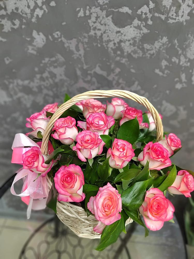 Цветочная композиция из Розы в корзине в Староминской