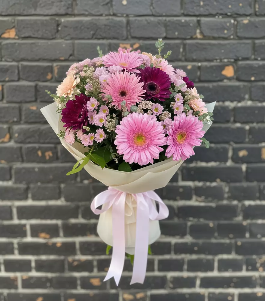 Букет цветов из: Герберы и Хризантемы в Староминской
