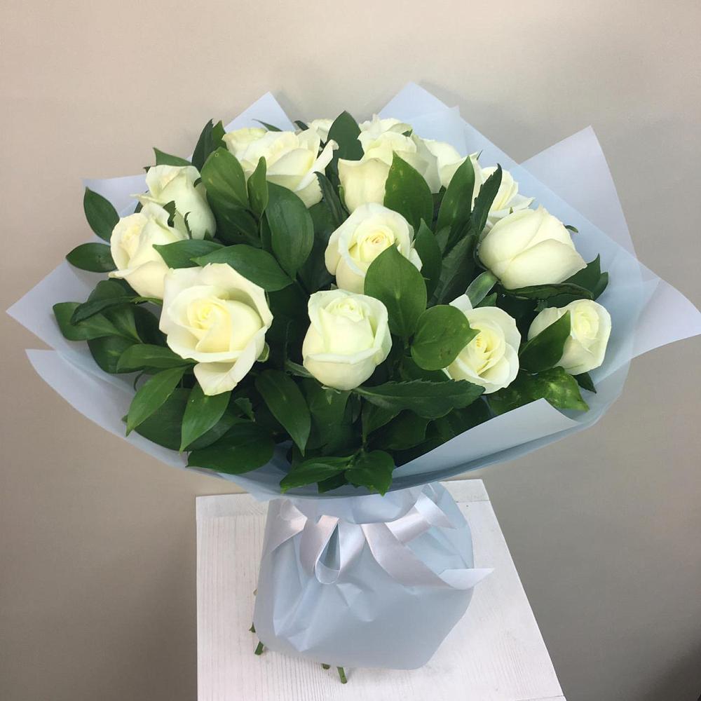 Букет 15 Белых роз Проуд в Староминской
