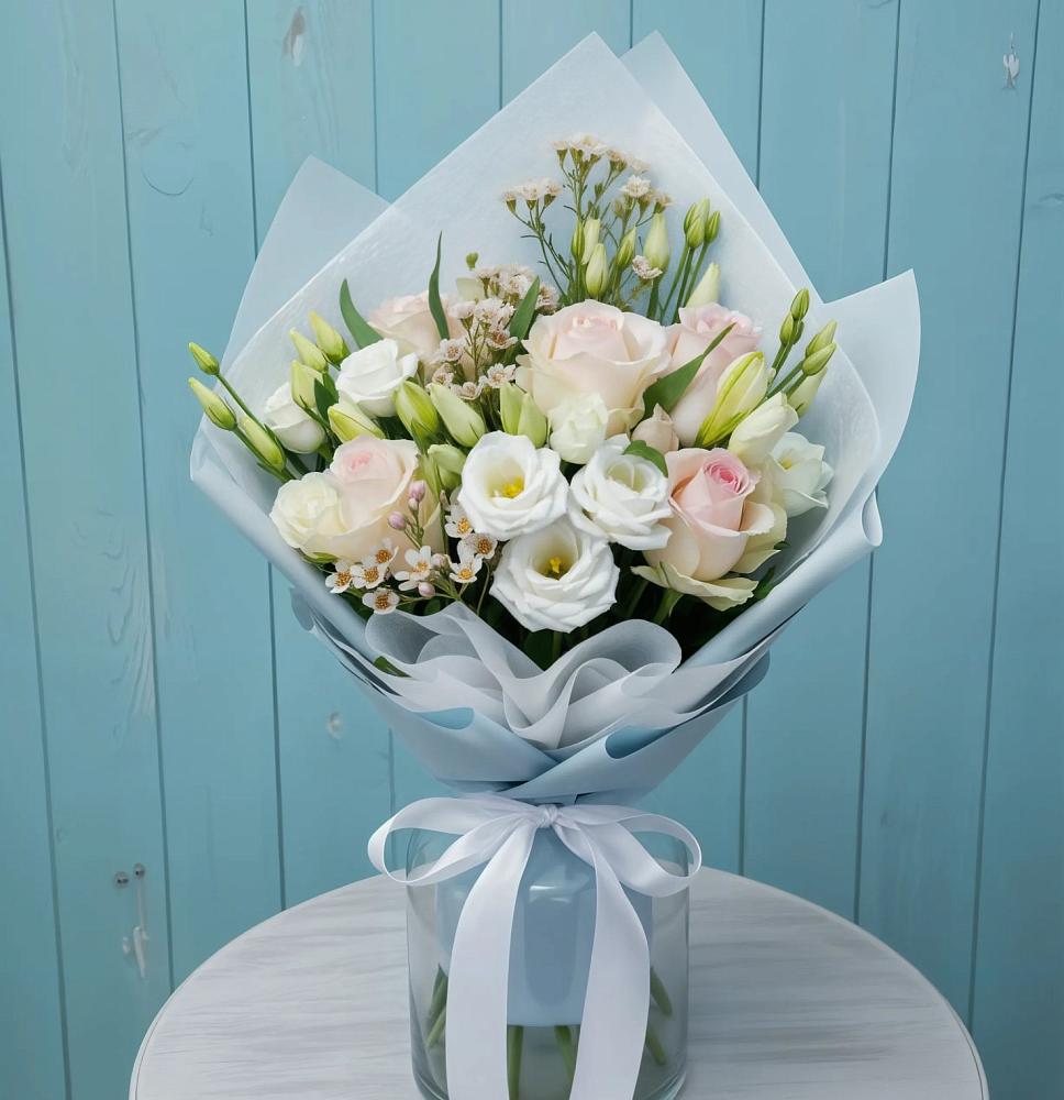 Букет цветов из: Розы и Лизиантусы в Староминской