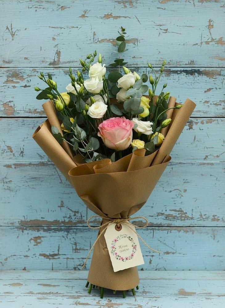 Букет цветов из: Розы и Лизиантусы в Староминской