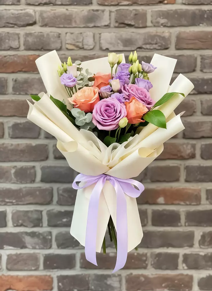 Букет цветов из: Лизиантусы и Розы в Староминской