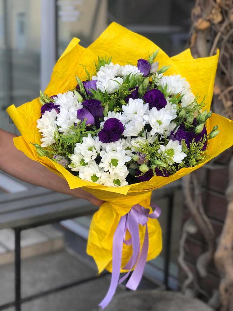 Букет цветов из: Ирисы, Хризантемы и Ромашки в Староминской