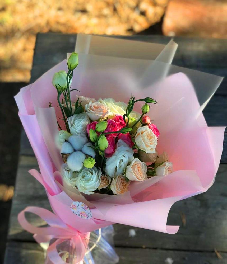 Букет цветов из: Розы и Лизиантусы в Староминской