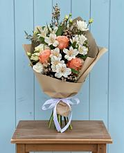 Букет цветов из:  Альстромерии, Лизиантусы, Розы и Хризантемы в Староминской