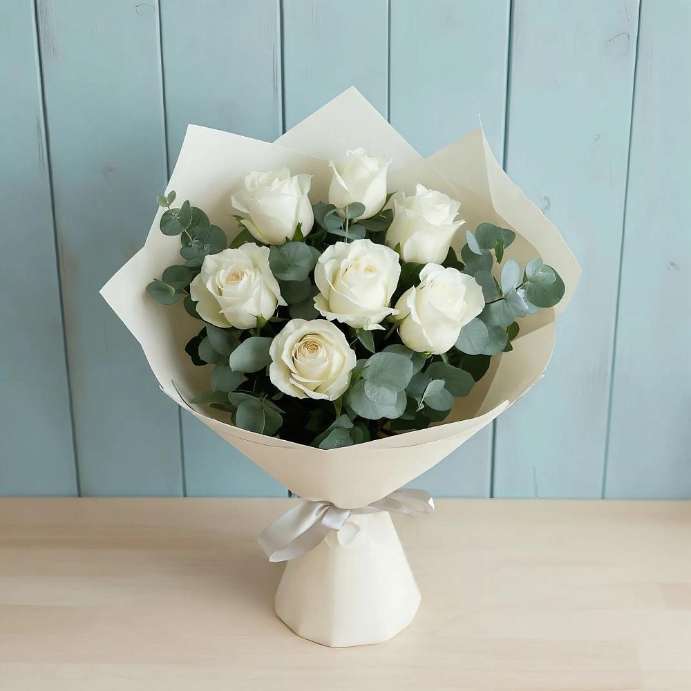 Букет Белые розы в Эвкалипте в Староминской