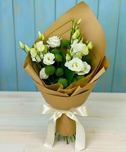 Букет цветов из:  Хризантемы и Лизиантусы в Староминской