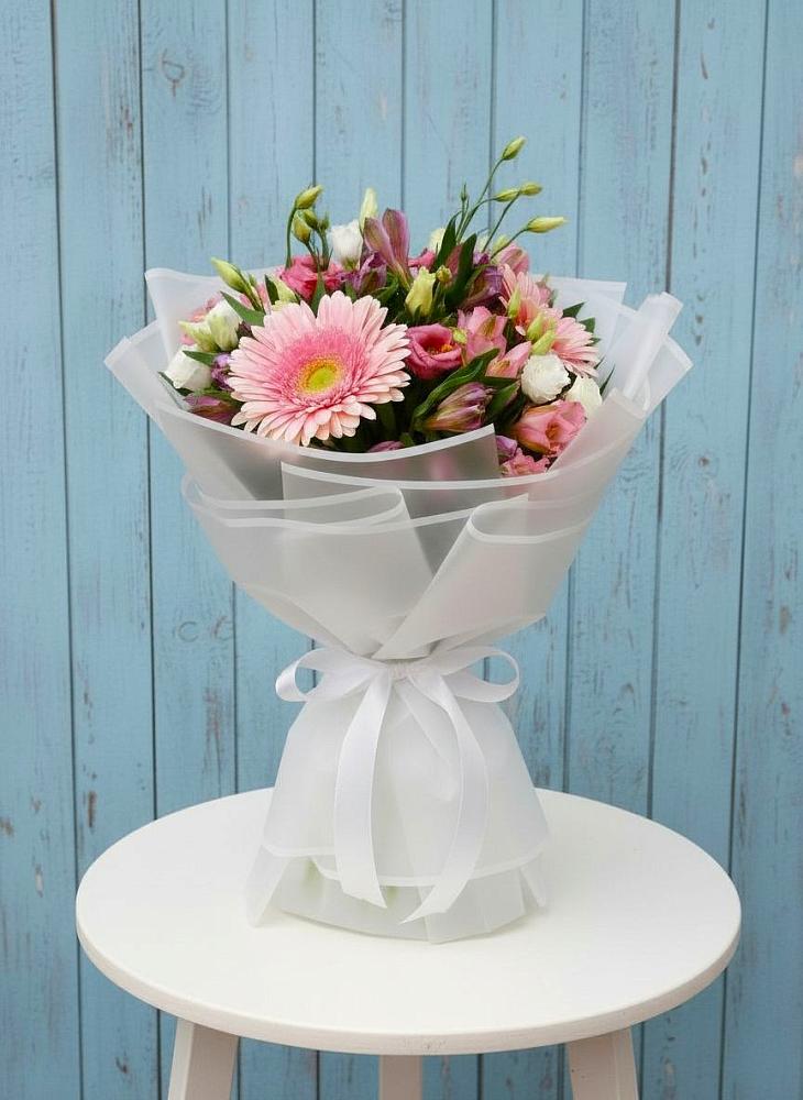 Букет цветов из: Герберы, Альстромерии и Лизиантусы в Староминской