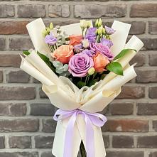 Букет цветов из:  Лизиантусы и Розы в Староминской