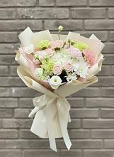 Букет цветов из:  Гвоздики, Розы, Лизиантусы и Хризантемы в Староминской