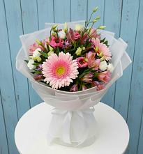 Букет цветов из:  Герберы, Альстромерии и Лизиантусы в Староминской