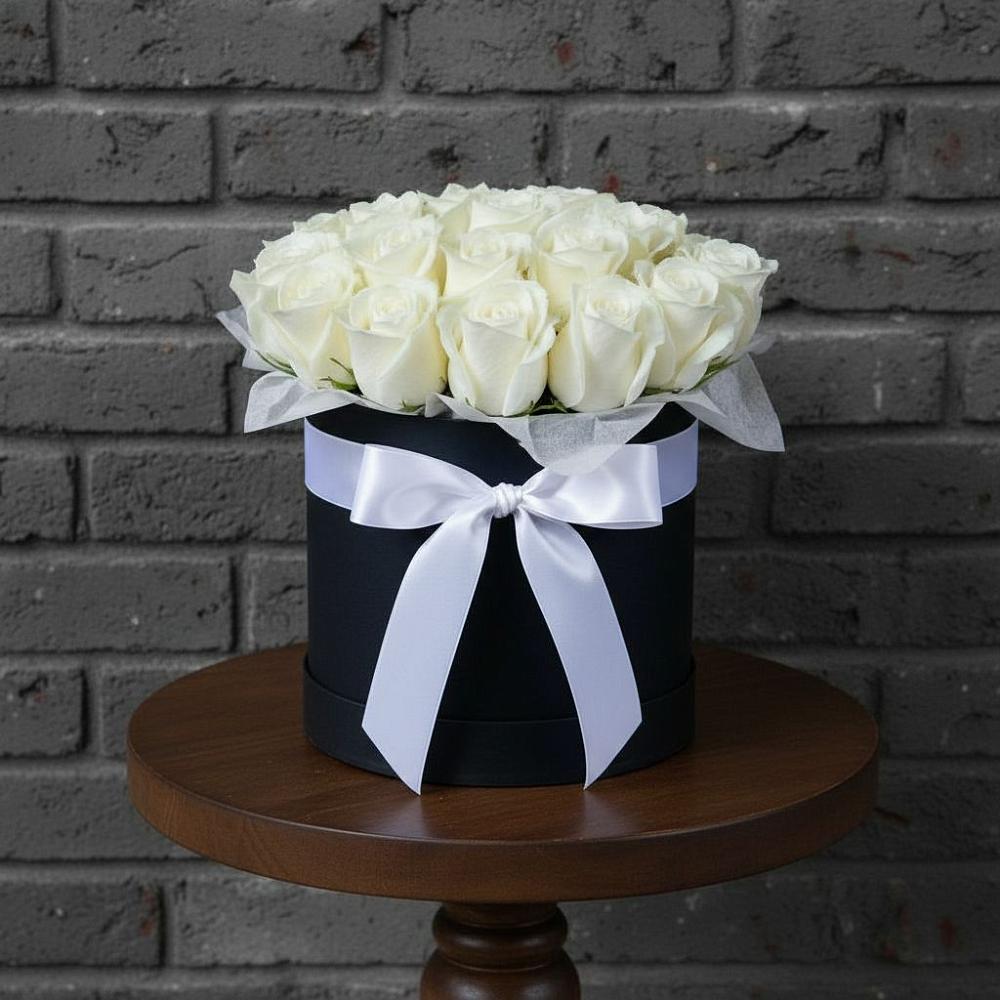 Цветочная композиция из Розы в шляпной коробке в Староминской