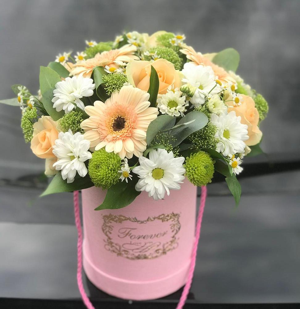 Цветочная композиция из Розы, Герберы и Хризантемы в шляпной коробке в Староминской