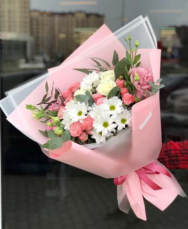Букет цветов из: Розы, Лизиантусы и Хризантемы в Староминской