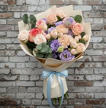 Букет цветов из:  Розы, Лизиантусы и Гвоздики в Староминской